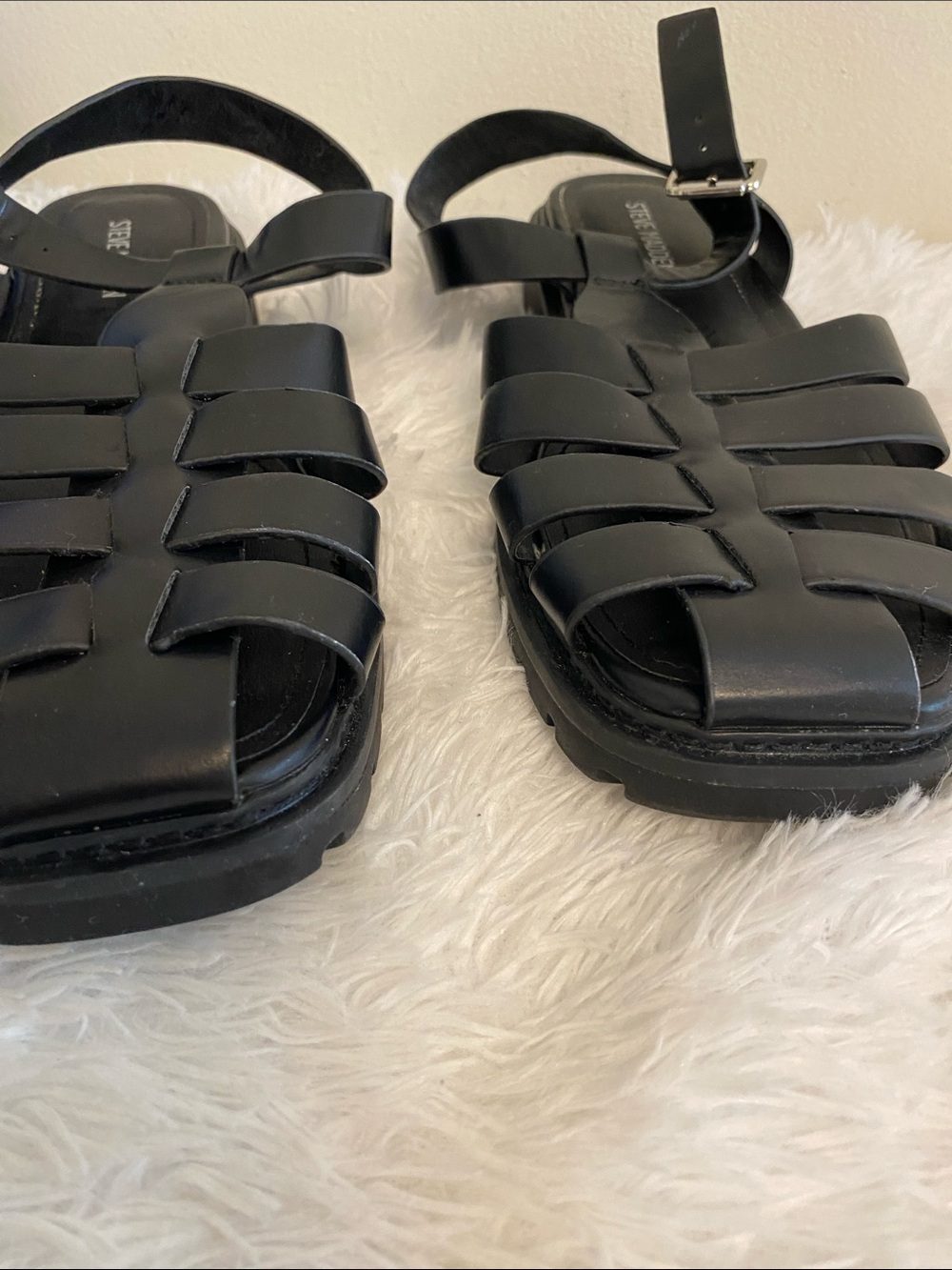 Steve Madden Black Strappy Leather Fisherman Sandals sz 7m - Picture 6 of 7